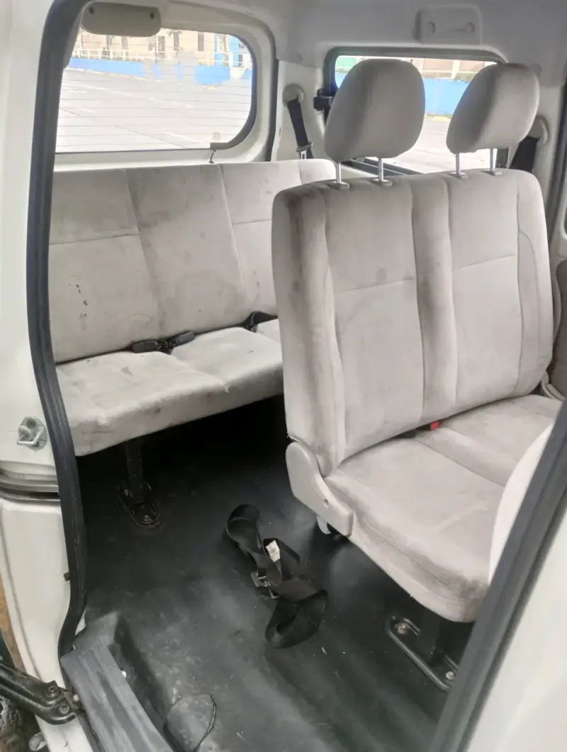 Furgón Changan M201 blanco en buen estado - 5