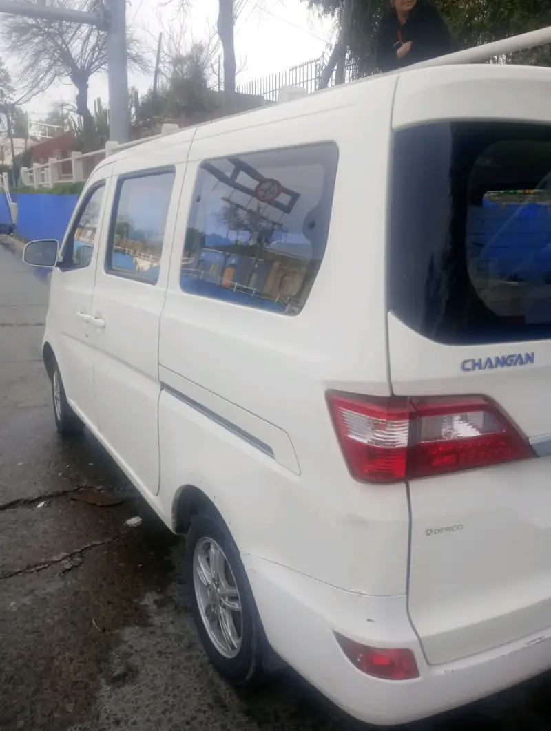 Furgón Changan M201 blanco en buen estado - 6