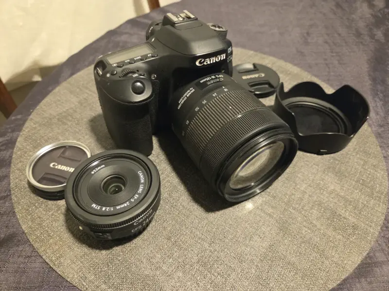 Cámara Canon EOS 80D Kit Completo con Lentes - 2
