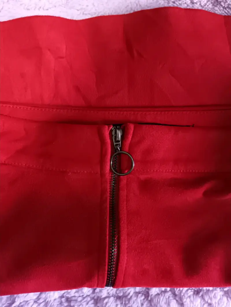 Falda roja con trasero frontal Zara - 4