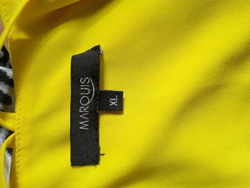 Blusa amarilla sin mangas para mujer - 3