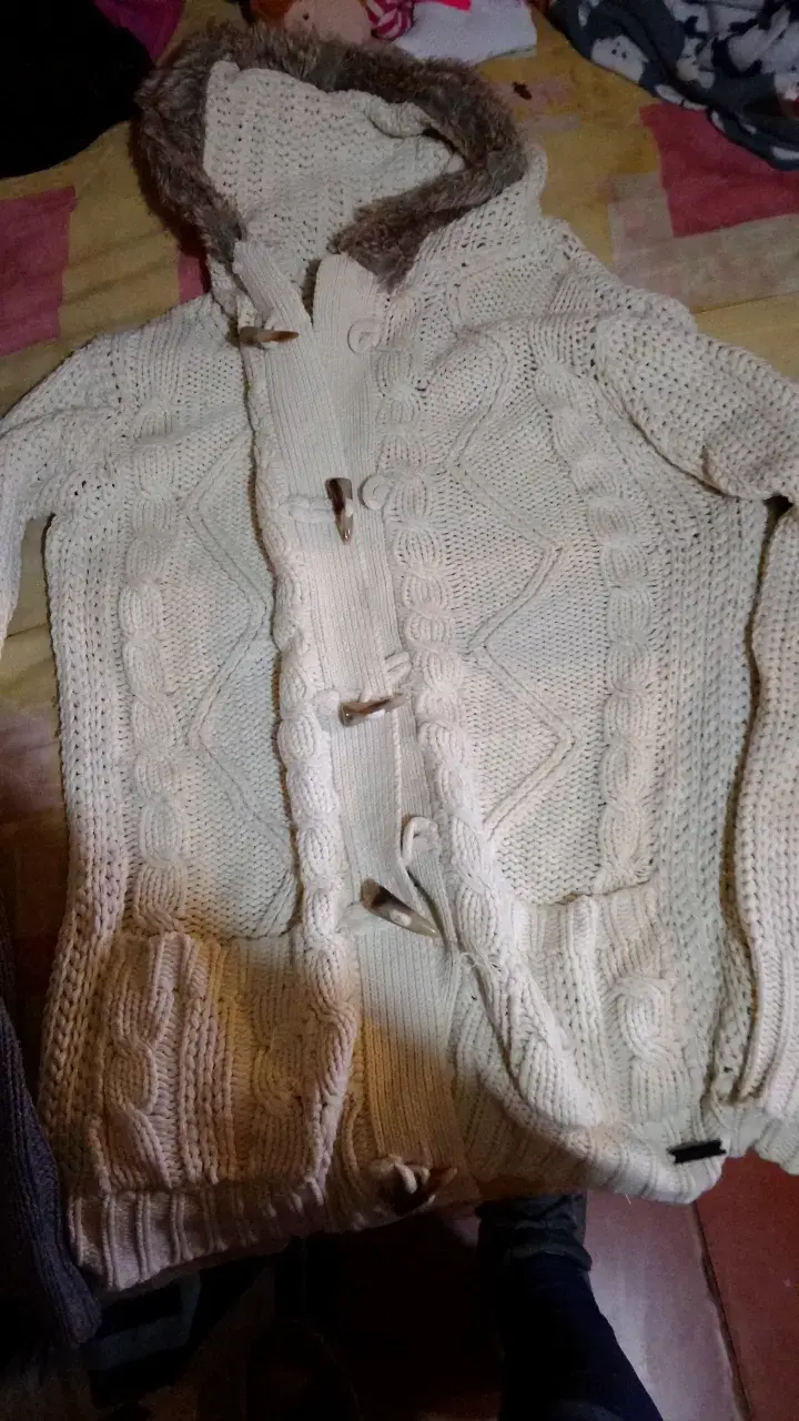 Cárdigan de lana con capucha y botones de madera - 2