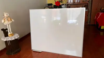 Pizarra blanca con marco de aluminio - miniatura 1