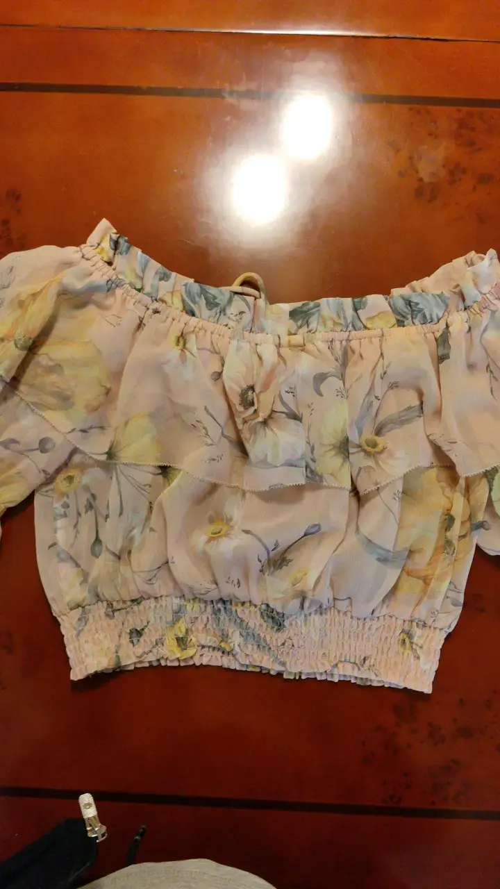 Blusa floral con hombros descubiertos - 2