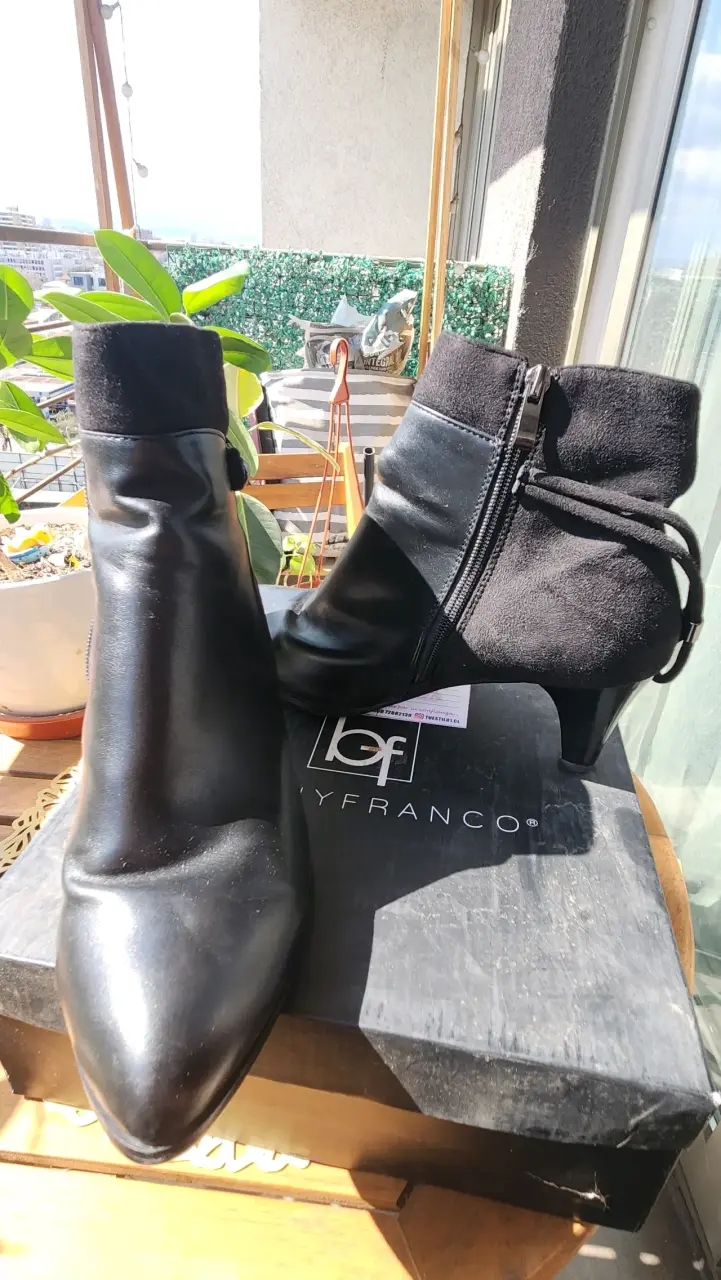 Botines de cuero negro con tacón BonnieFranco - 2