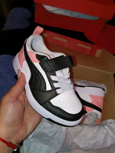 Zapatillas deportivas infantiles blancas y negras - miniatura 1