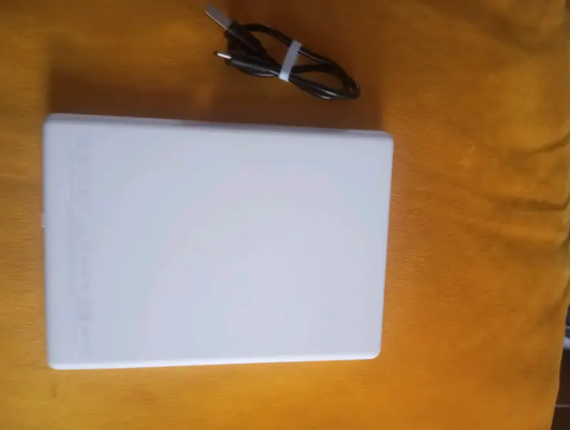 Amazon Kindle 8va Gen (Blanco) / Detalle Pantalla - 2