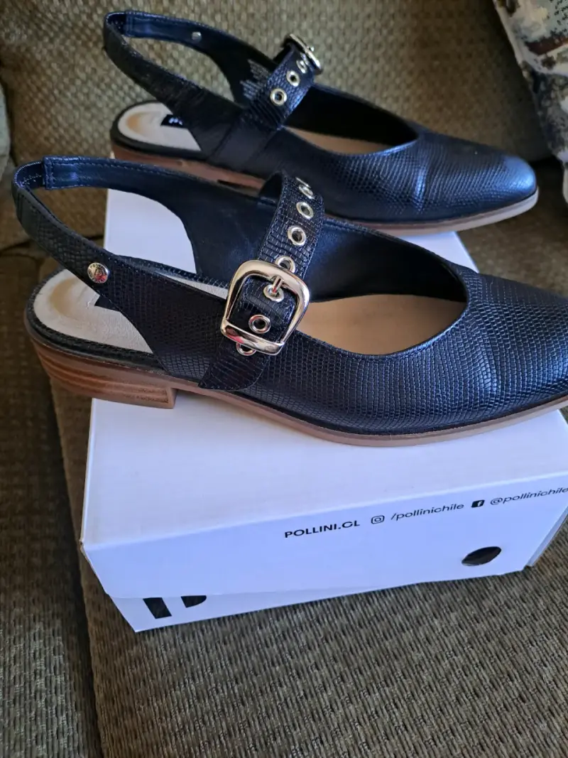 Zapatos  Pollini negros talón descubierto. - 3