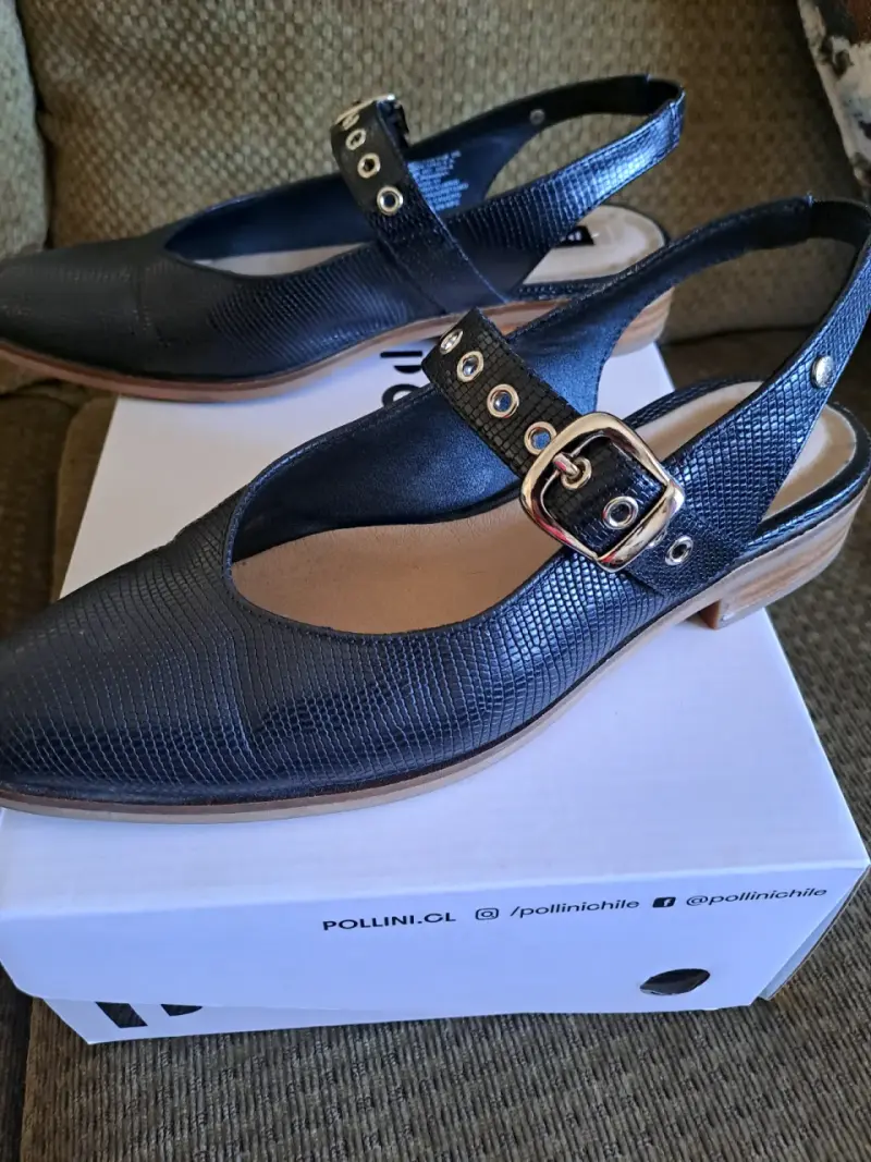 Zapatos  Pollini negros talón descubierto. - 4