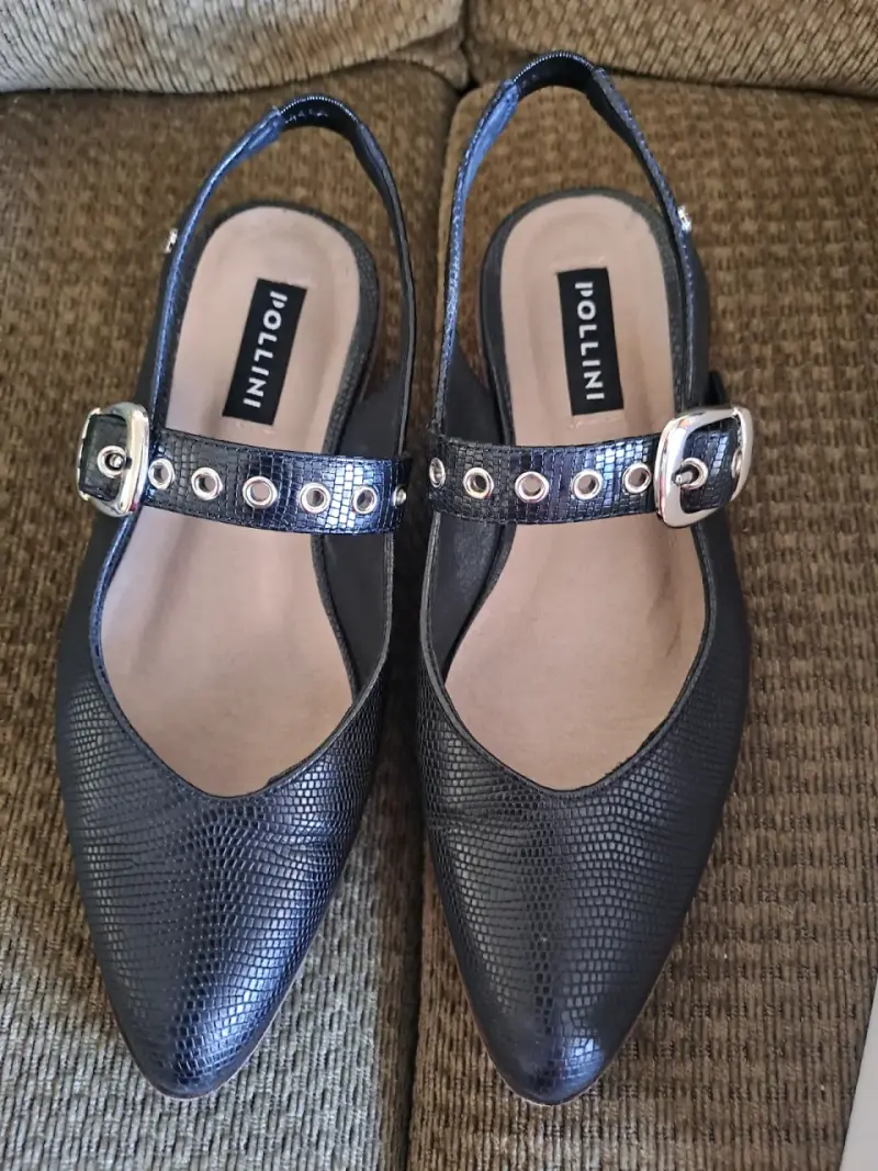 Zapatos  Pollini negros talón descubierto. - 5