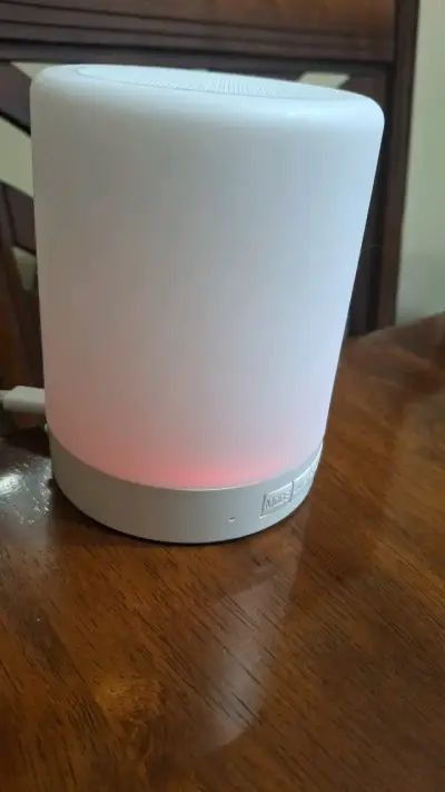 Lámpara LED con altavoz Bluetooth - miniatura 1