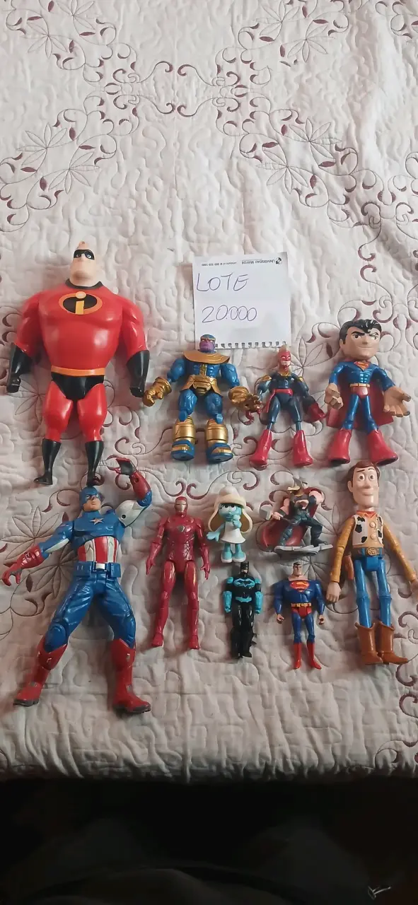 Lote de figuras de acción de superhéroes