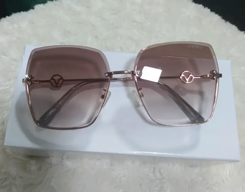 Gafas de sol cuadradas con detalles dorados - 7