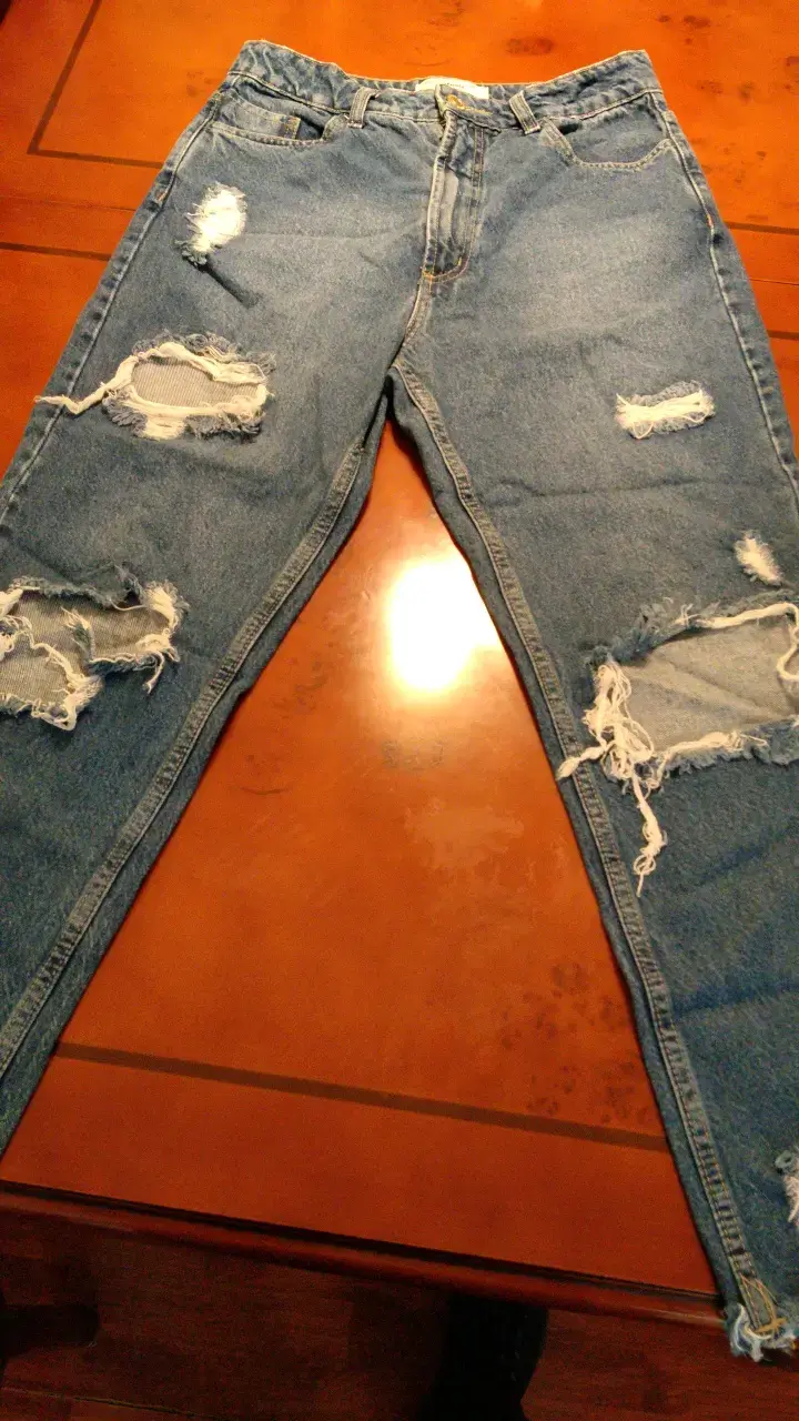 Jeans de mezclilla rasgados para mujer