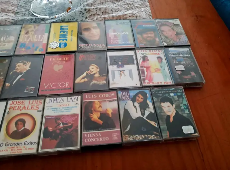Colección de cassettes de música variada - 2