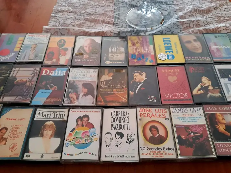 Colección de cassettes de música variada - 3