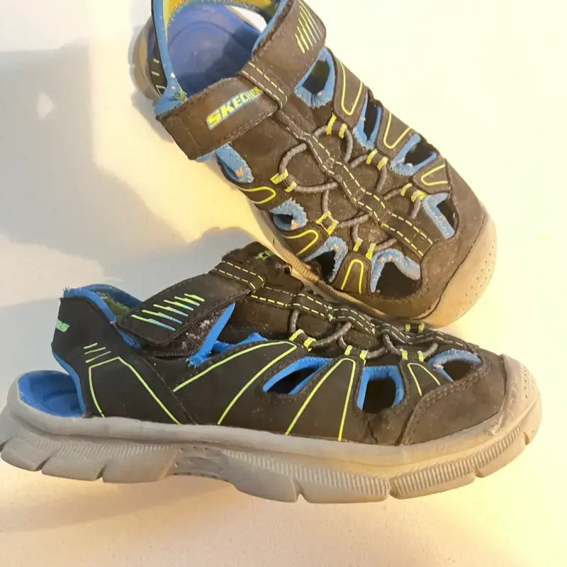Sandalias deportivas para niños Skechers negras y azules - 2