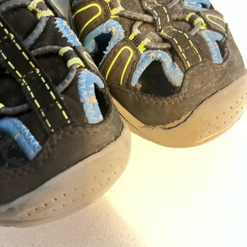 Sandalias deportivas para niños Skechers negras y azules - 4