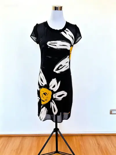 Vestido Desigual negro con diseño floral - miniatura 2