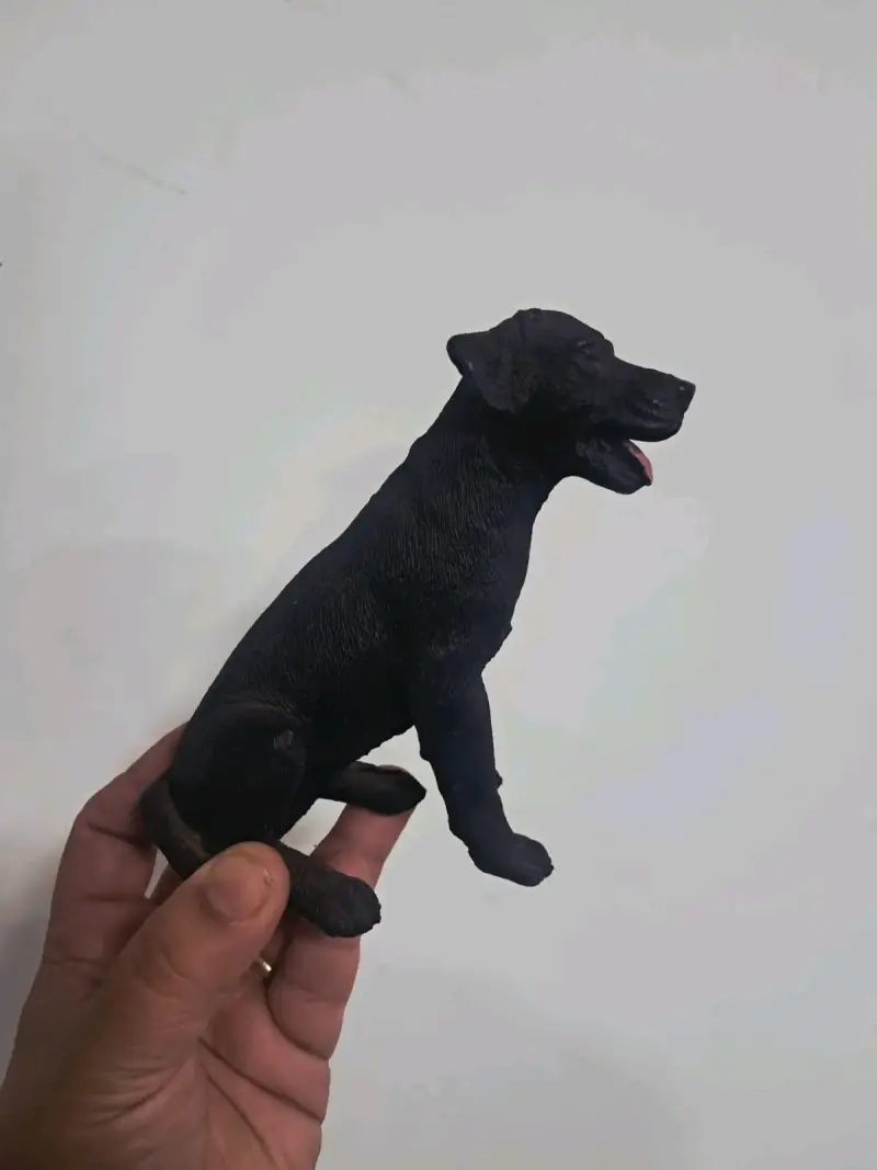 Figura decorativa de perro negro hecha a mano - 2