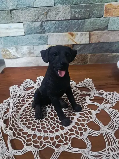 Figura decorativa de perro negro hecha a mano - miniatura 3