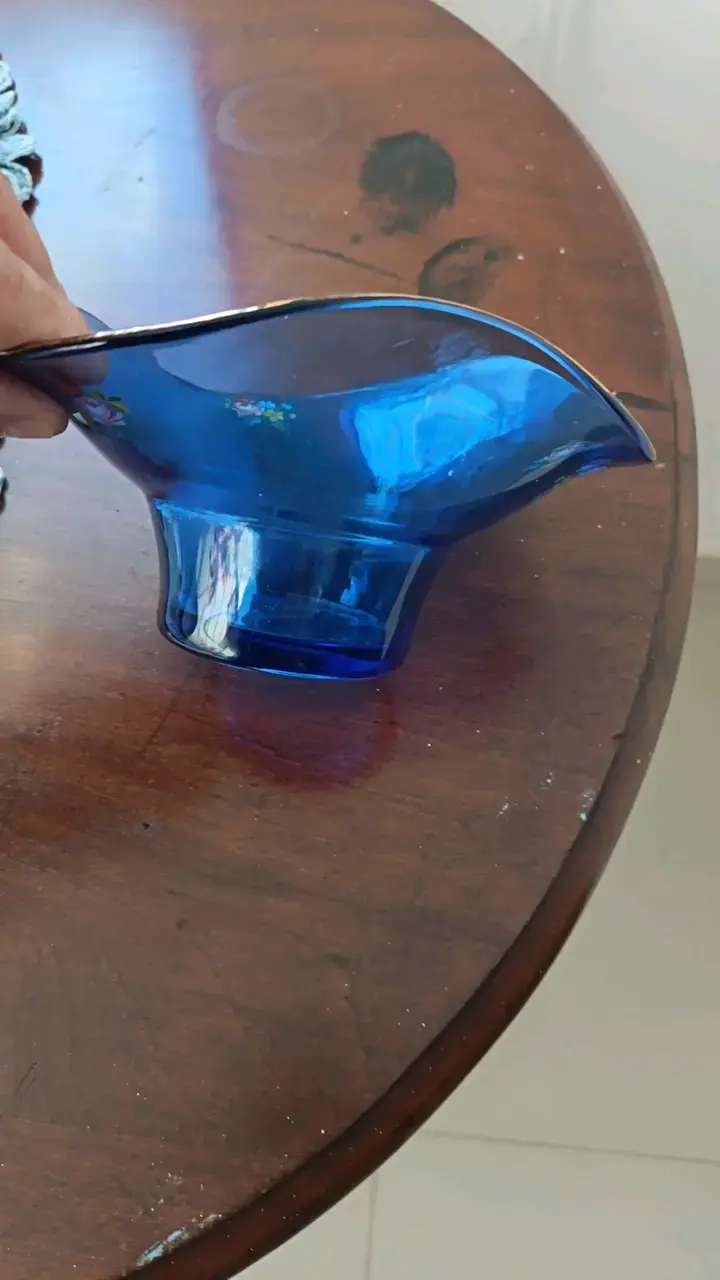Cuenco de vidrio azul con diseño floral - 2