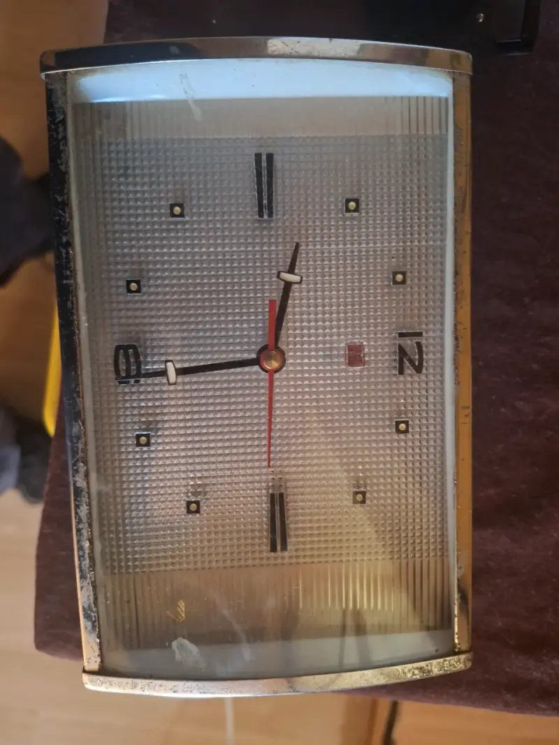 Reloj despertador vintage metálico - 1