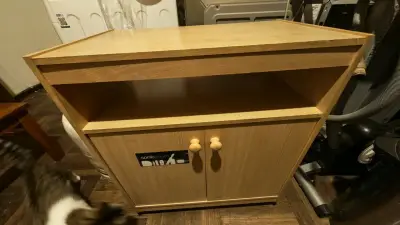 Mueble de madera con compartimentos - miniatura 1