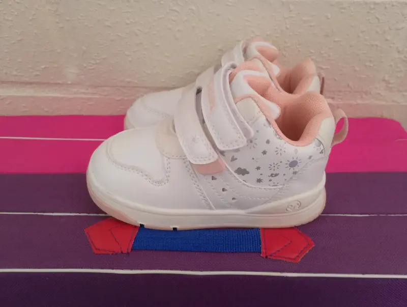 Zapatillas blancas para niña con velcro - 1