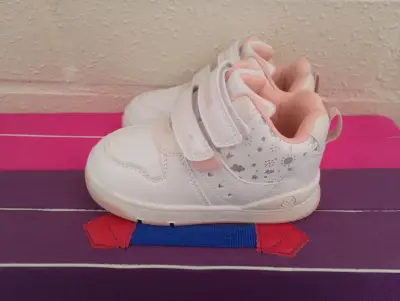 Zapatillas blancas para niña con velcro - miniatura 1