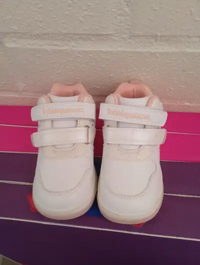Zapatillas blancas para niña con velcro - miniatura 2
