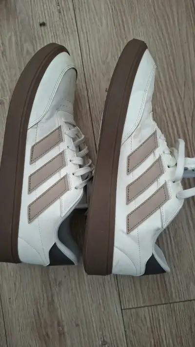 Zapatillas Adidas blancas con detalles marrones - miniatura 5
