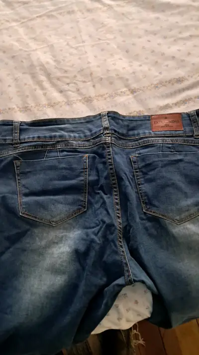 Jeans de mezclilla azul para mujer - miniatura 2