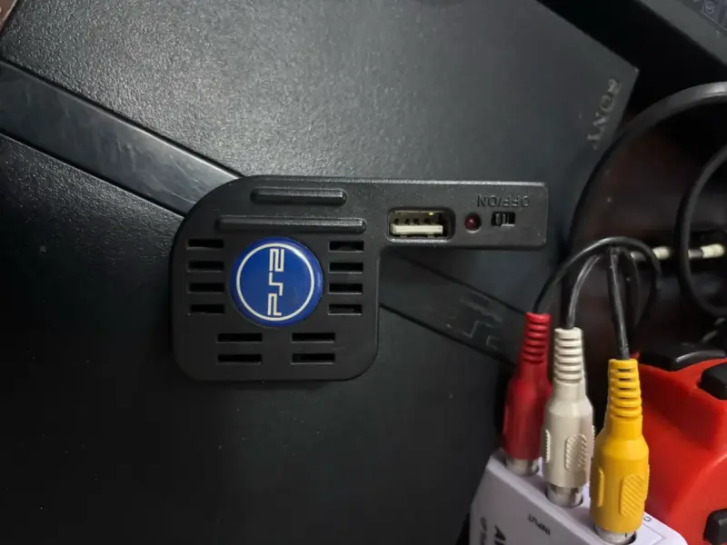 Consola Sony PlayStation 2 con controles y cables - 6