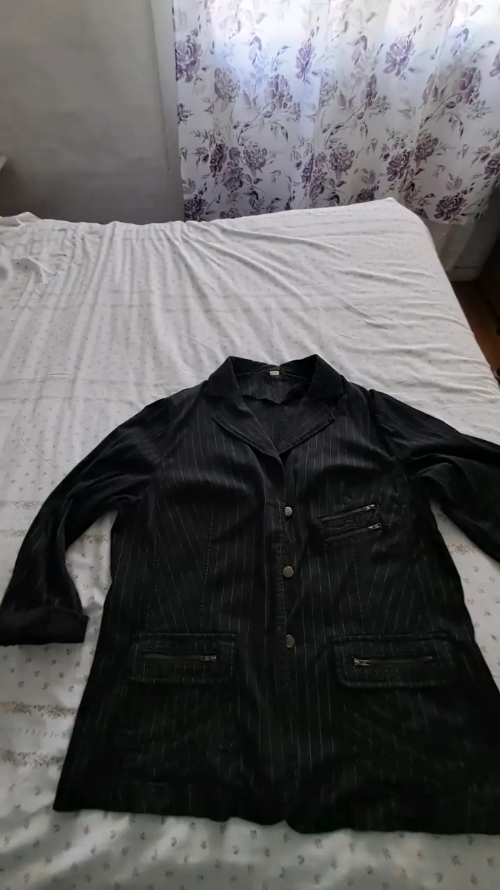 Blazer negro a rayas para mujer - 2