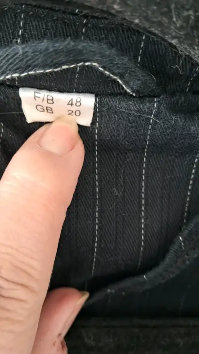 Blazer negro a rayas para mujer - miniatura 4
