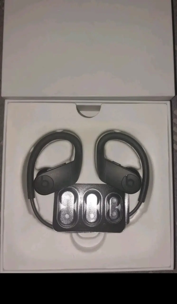 Audífonos Bluetooth Beats Powerbeats 3 Negros - 2