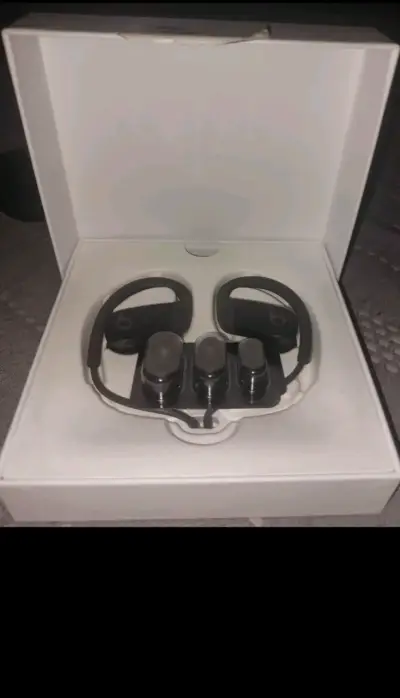 Audífonos Bluetooth Beats Powerbeats 3 Negros - miniatura 3