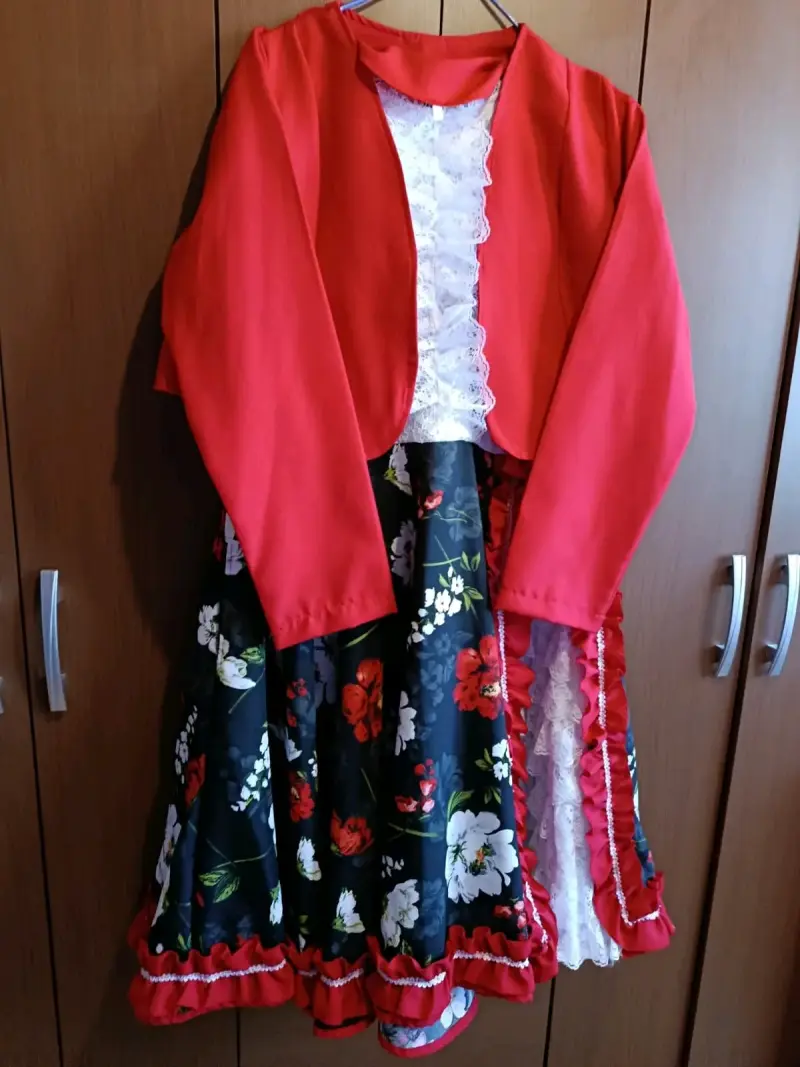 Vestido de huasa chilena con chaqueta roja - 1
