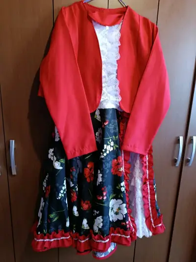 Vestido de huasa chilena con chaqueta roja - miniatura 1