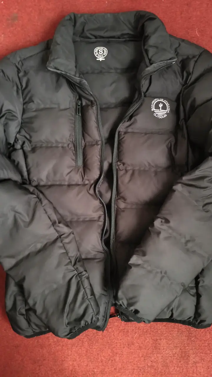 Chaqueta acolchada negra y roja - 1