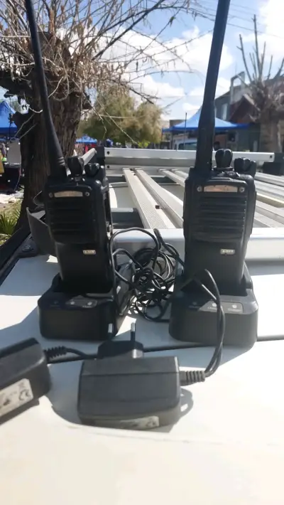 Radios portátiles Abell con cargadores - miniatura 1