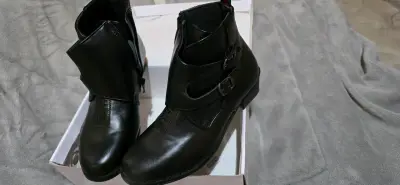 Botines negros de cuero con hebillas - miniatura 1
