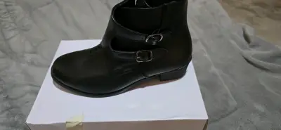 Botines negros de cuero con hebillas - miniatura 2