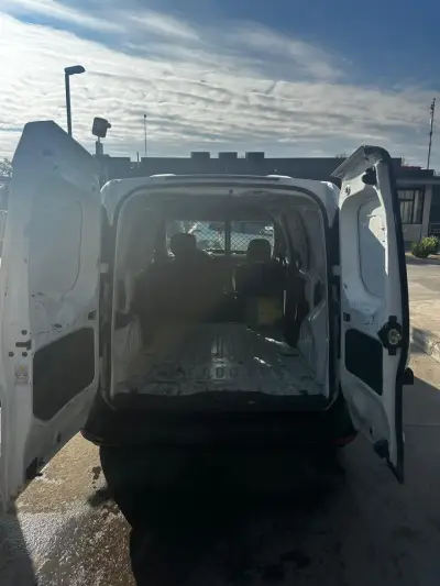 Furgoneta Renault blanca en buen estado - miniatura 3