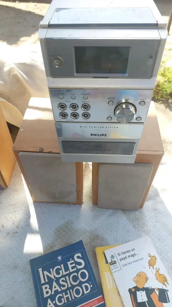 Equipos de sonido Aiwa y Philips con parlantes - 2