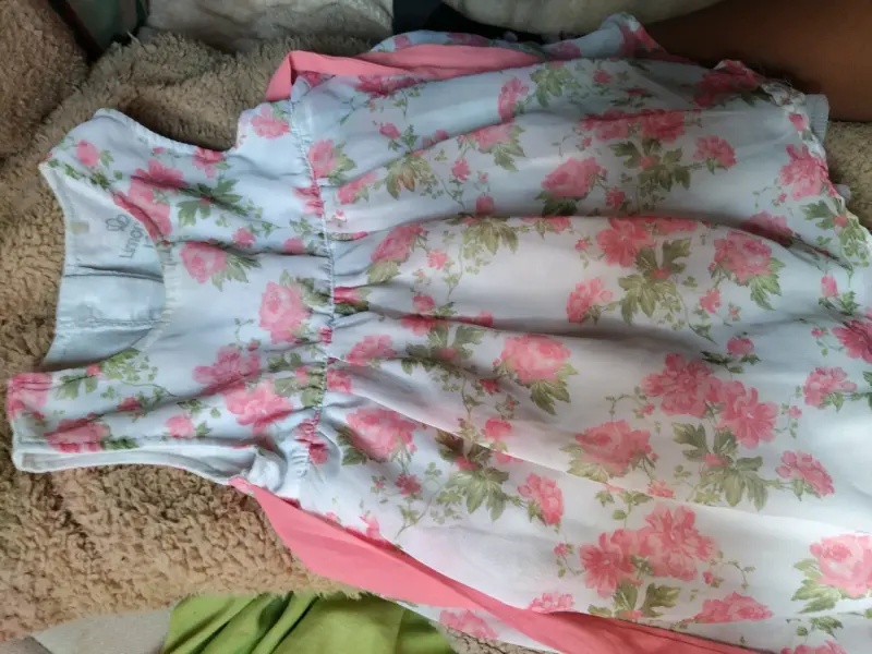 Vestido de niña con estampado floral y lazo - 4