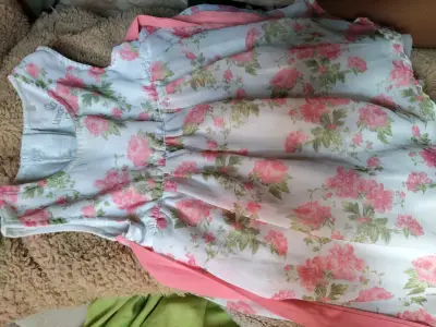 Vestido de niña con estampado floral y lazo - miniatura 5