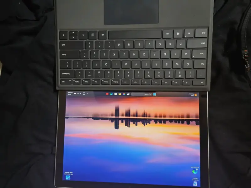 Tablet Microsoft Surface Pro con teclado desmontable - 1