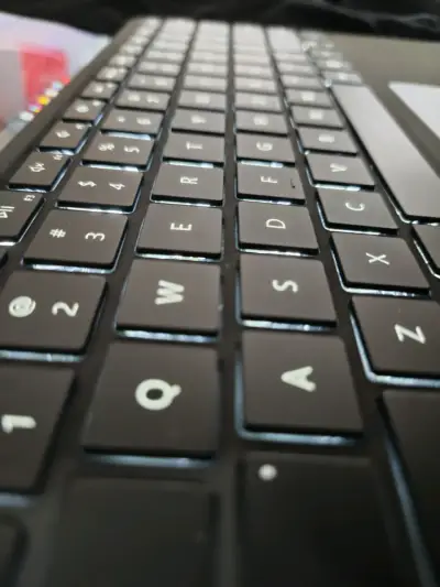 Tablet Microsoft Surface Pro con teclado desmontable - miniatura 2